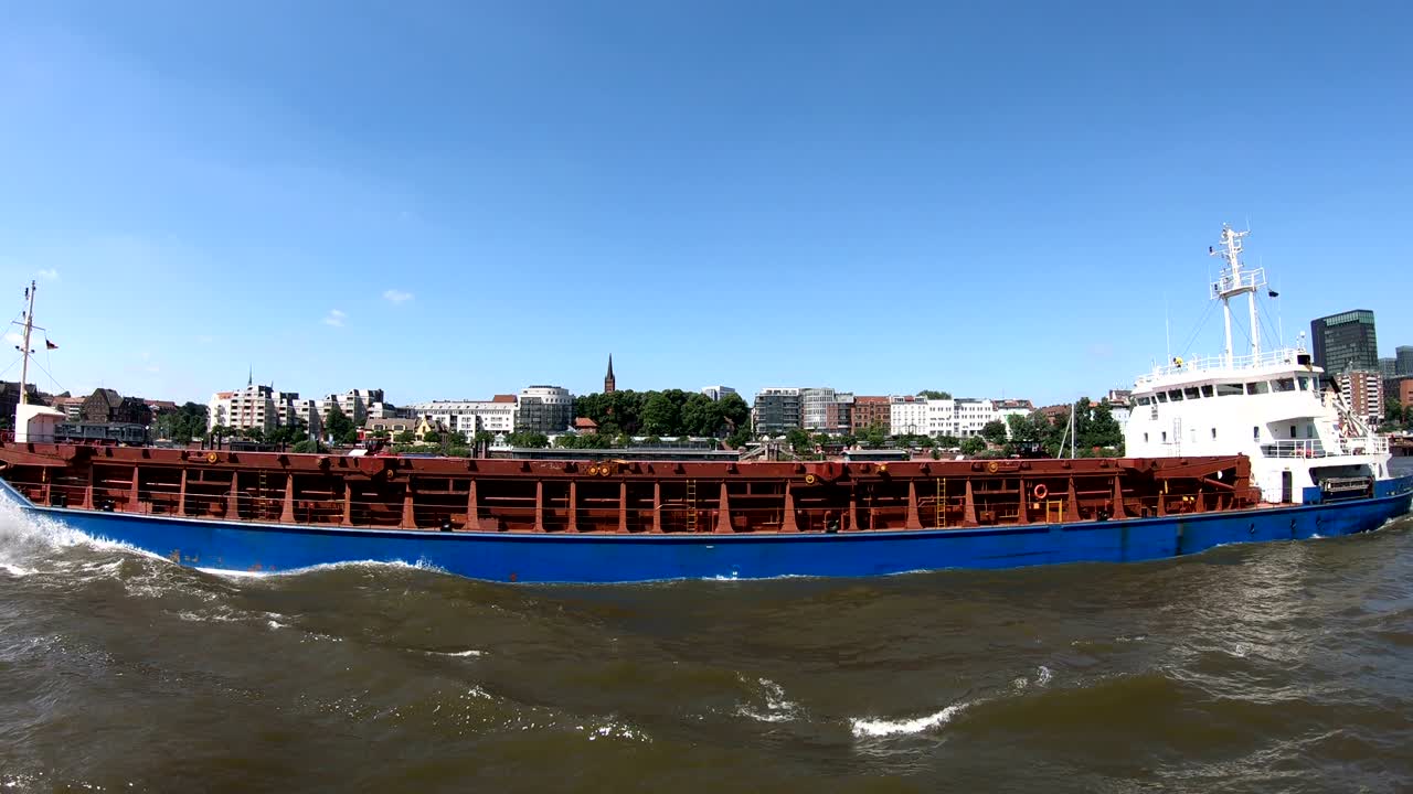 함부르크의 도시 실루, 엘베 강과 도시 풍경, 배와 페리, 4k