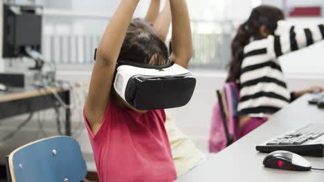 Children-using-virtual-reality-headset-during-computer-science-lesson