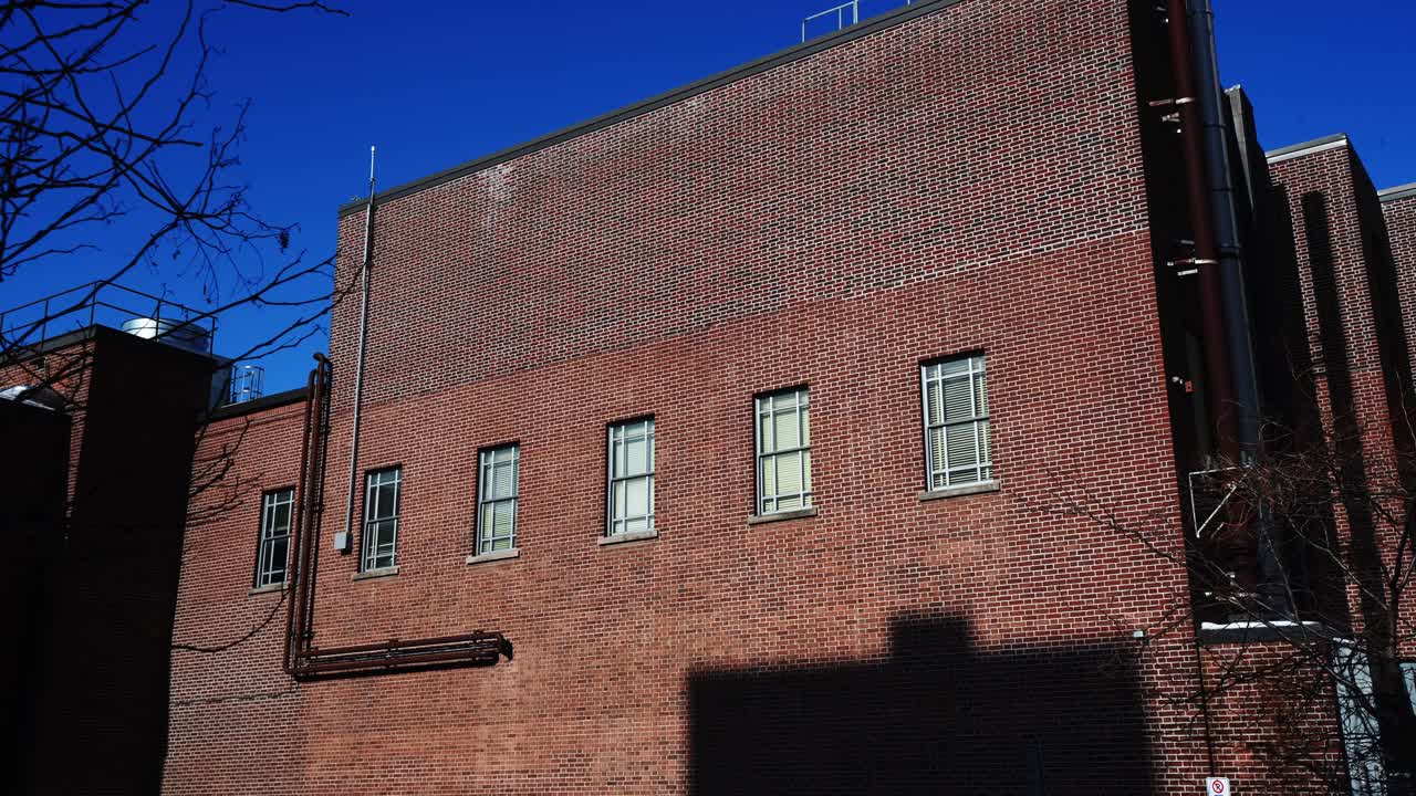 Edificio in mattoni rossi nel centro di Oshawa, Ontario, Canada