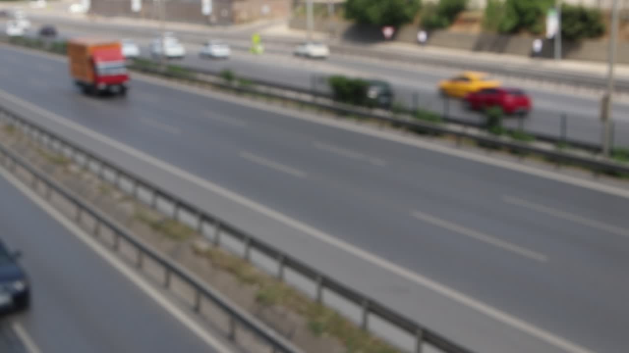 도시 고속도로에서 도시 자동차 교통