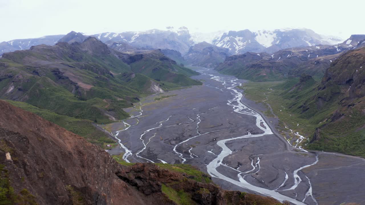 빙하 범람원, 공중이 있는 아이슬란드의 thórsmörk 계곡의 극적인 풍경