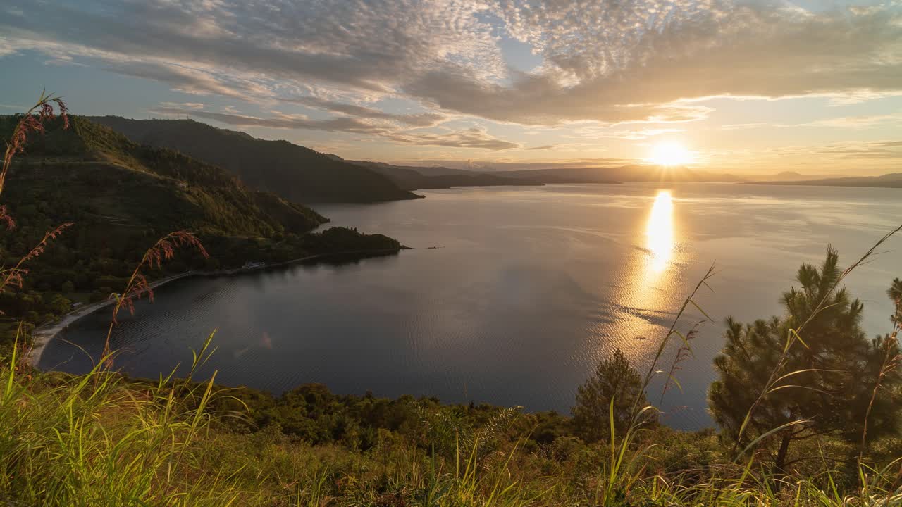 Panoramic view of a lake and mountains at sunset