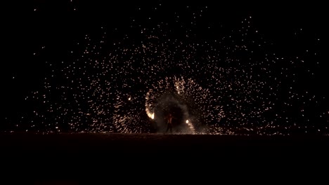 impresionante rendimiento de giro de fuego en cámara lenta