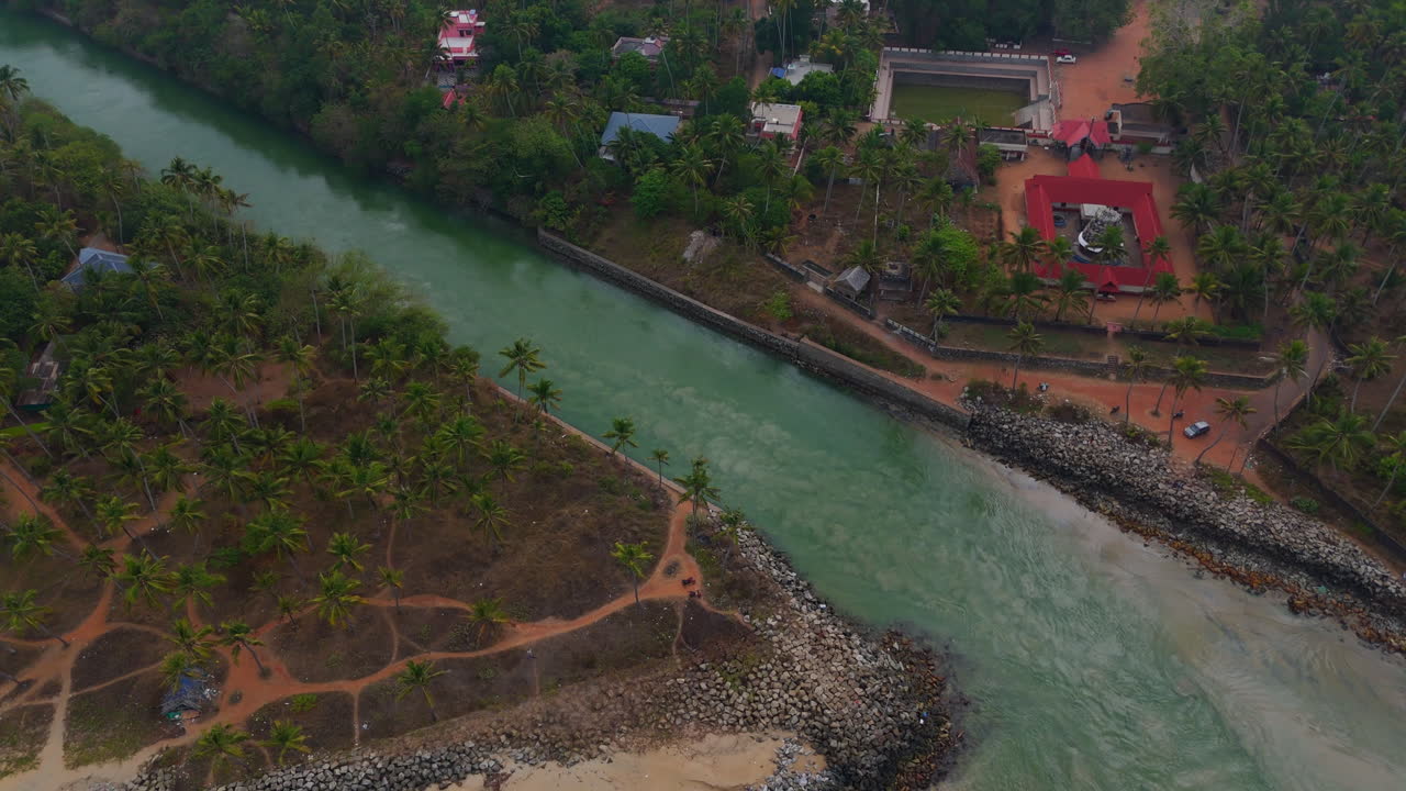 устье рек, пресноводные реки смешиваются с соленой водой