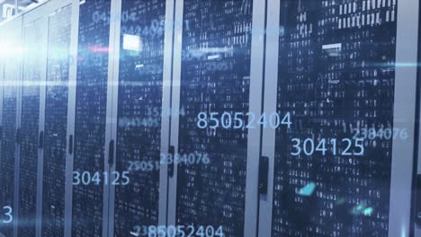 animación de múltiples números cambiantes, cuadrados de mosaico y punto de luz contra la sala de servidores de computadora