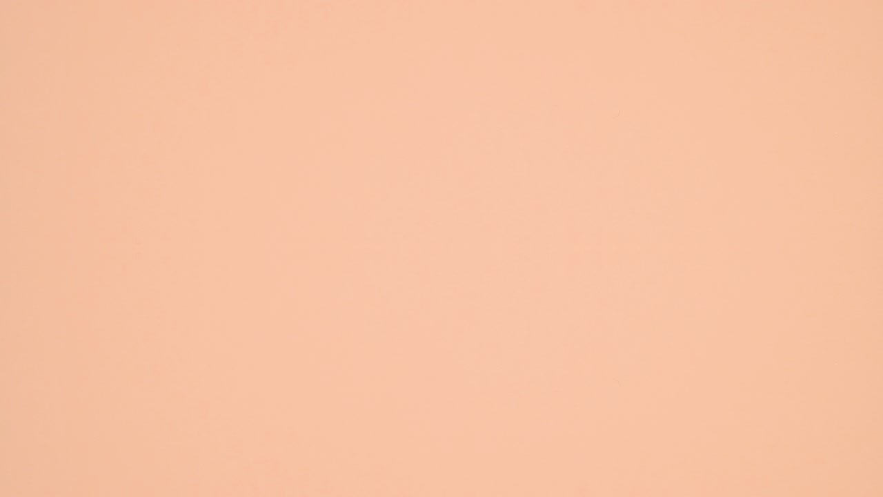 los libros de color vibrante de tapa dura vintage aparecen en el tema naranja pastel.