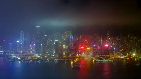 el lapso de tiempo aéreo del horizonte iluminado de hong kong. hong kong, china