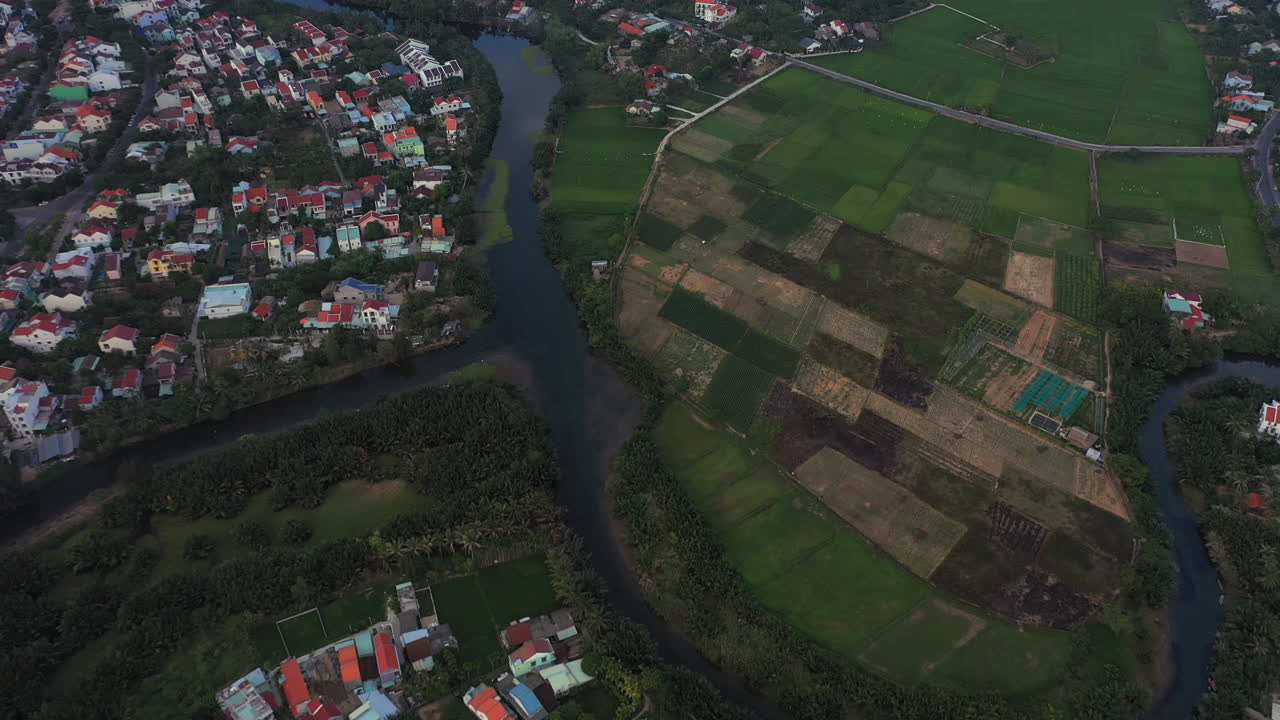 이 도시에는 모든 것이 조금씩 있습니다.