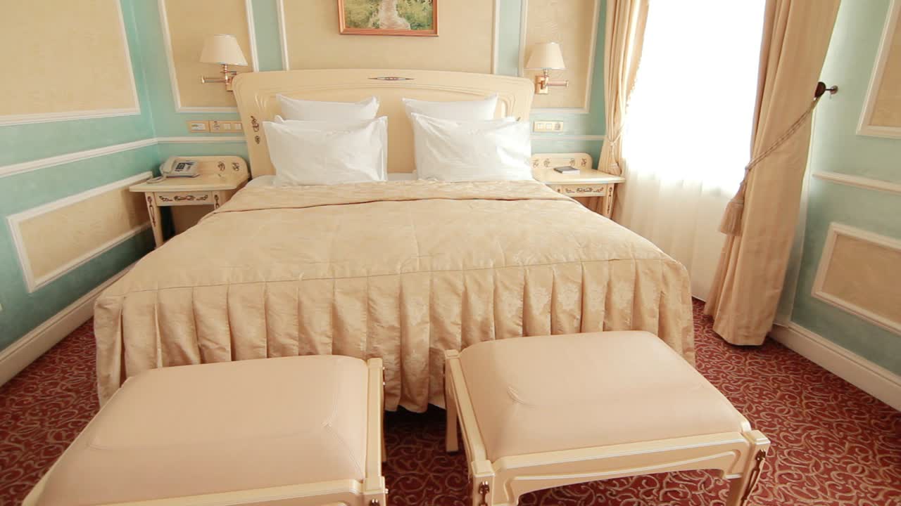 아파트 방에서 럭셔리 침대 현대 호텔. 호텔에서 편안한 침실