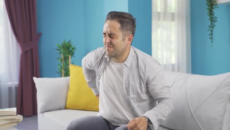 hombre con dolor de espalda.