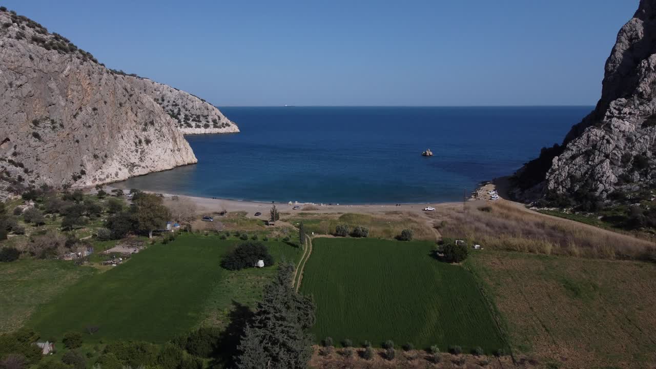 tierra agrícola junto al mar