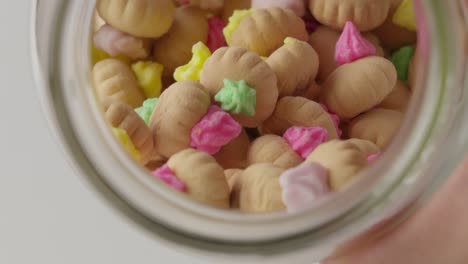 Traditional-Colorful-Sweet-Biscuits-Treats-Kue-Kembang-Gula-In-Glass-Jar,-Close-Up