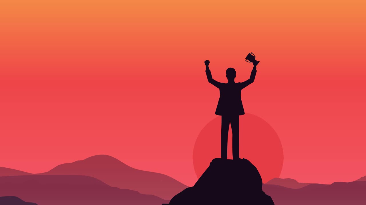 una silueta de una versión de dibujos animados de un hombre de negocios que se muestra en la cima de una montaña con un trofeo en la mano y una cadena montañosa en el fondo que indica el concepto comercial de éxito-1