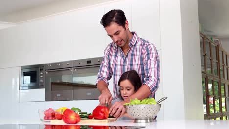 Padre-E-Hija-Preparando-Verduras