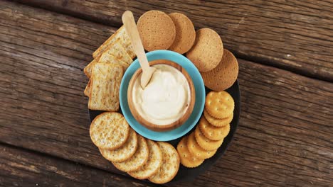 cheese with crispy biscuits and bread