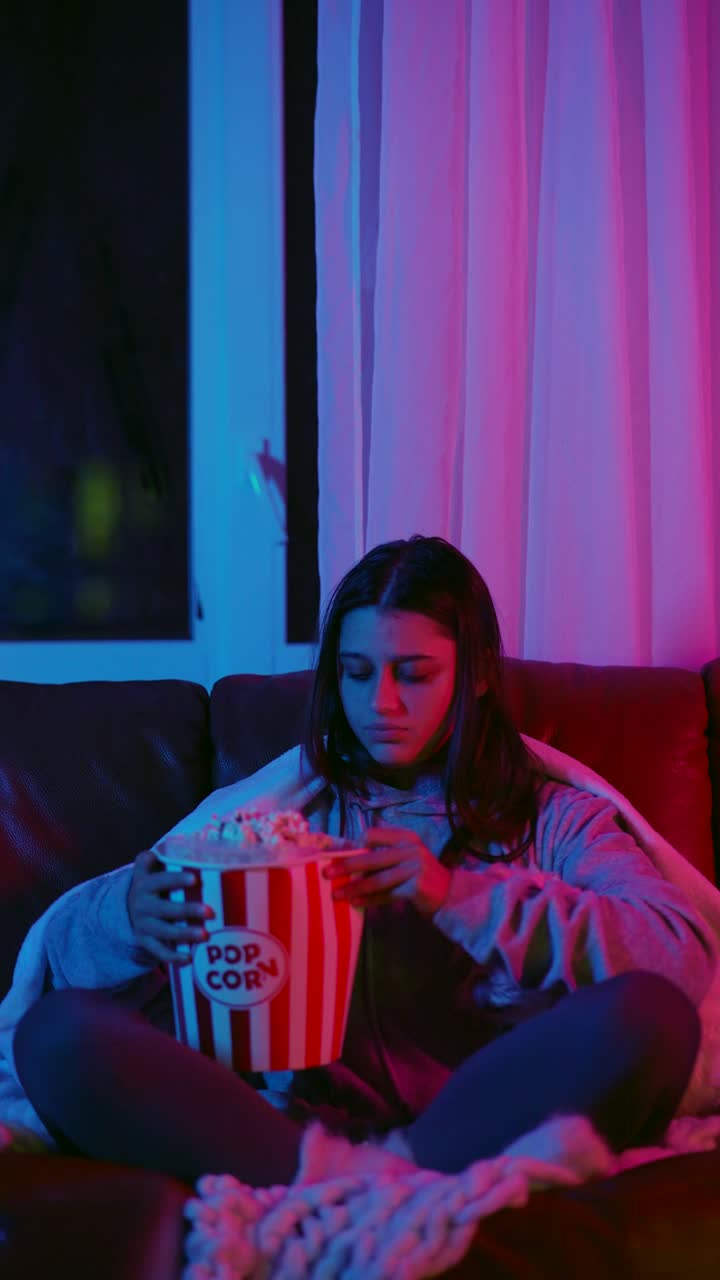 уютная ночь с попкорном.