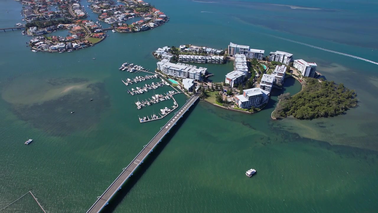 Ostrov Ephraim a okolí v Paradise Point, Gold Coast, Austrálie – letecký záběr