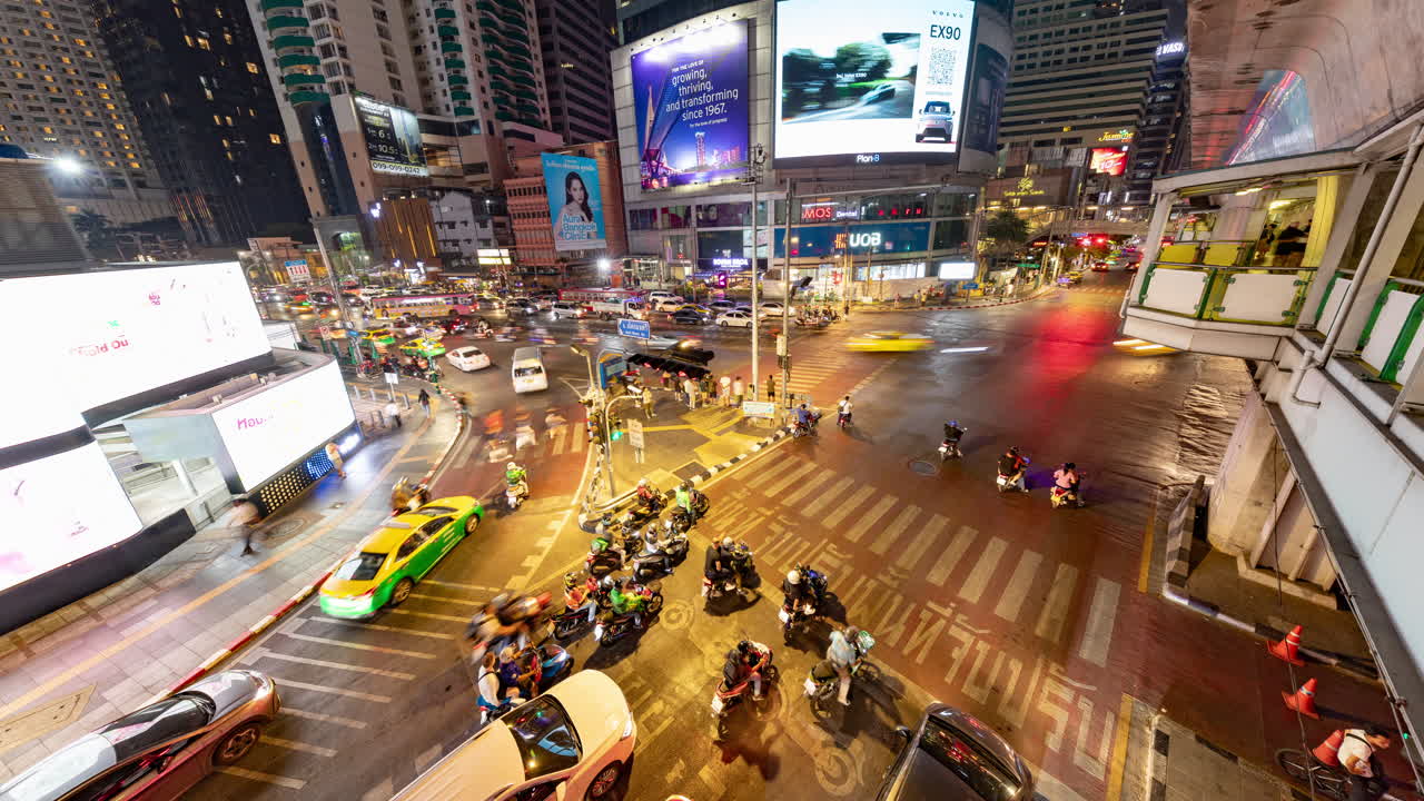 timelapse of rush hour traffic in central bangkok at night