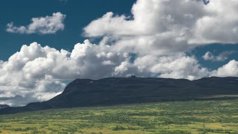 las nubes se están formando en los torbellinos