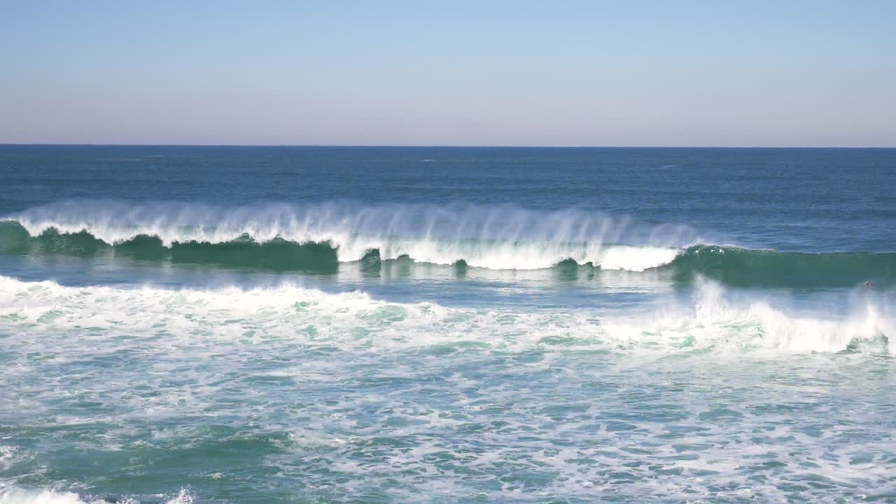 barril de olas en la playa de coogee, sydney