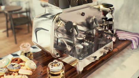 máquina de café lista para hacer café caliente