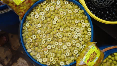 Verschiedene-Oliven-Auf-Dem-Lokalen-Markt-In-Ghardaia-In-Der-Sahara,-Algier,-Algerien