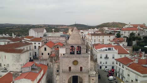 Vista-Aérea-De-Una-Plaza-Del-Casco-Antiguo