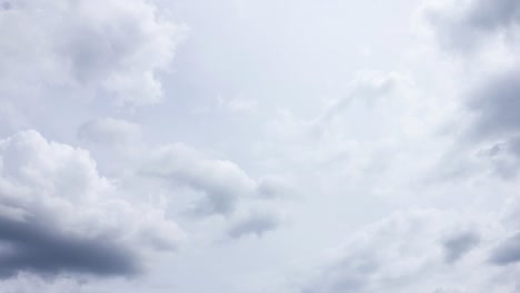 cambiando las nubes el cielo en la lluvia