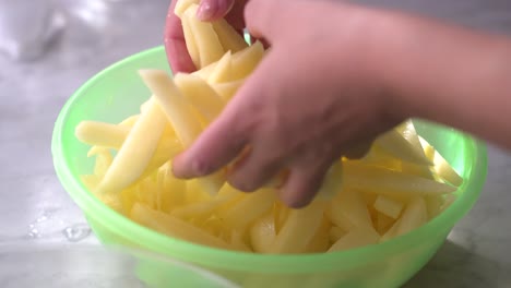 cut the potato on the worktop to make fries