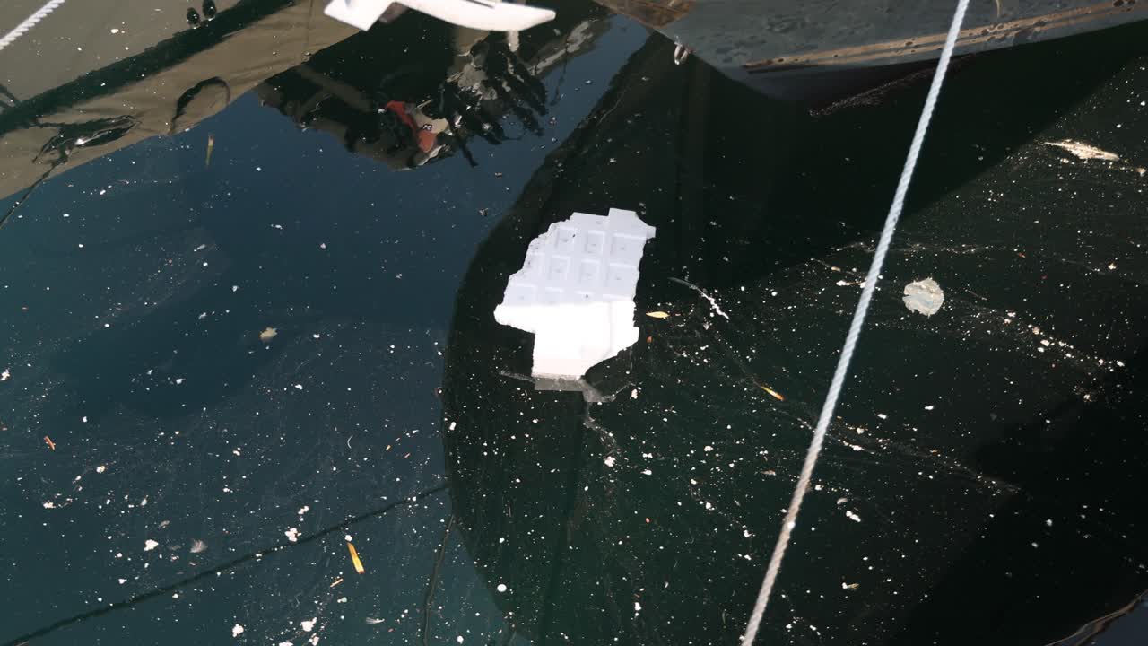 몬테카를로 해역에서 떠다니는 플라스틱 쓰레기