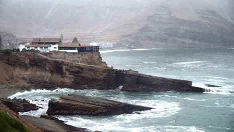 Static-shot-of-a-coastal-settlement-in-Salto-del-Fraile,-Chorrillos,-Lima,-Peru