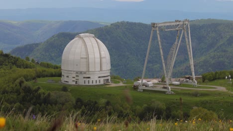 Spezielles-Wissenschaftliches-Astrophysikalisches-Observatorium.-Astronomisches-Zentrum-Für-Bodengestützte-Beobachtungen-Des-Universums-Mit-Einem-Großen-Teleskop.