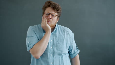 man experiencing tooth pain
