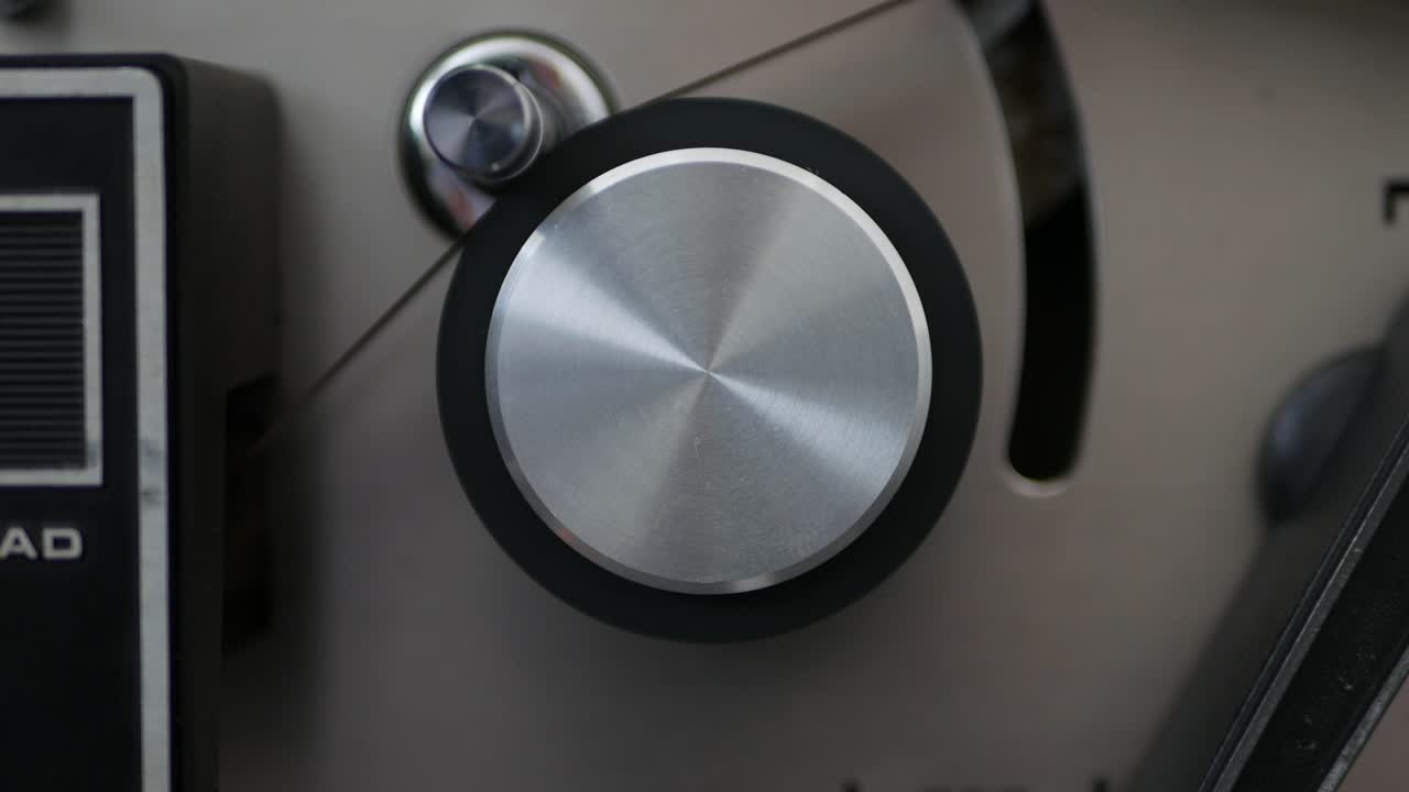 릴 투 릴 테이프 레코더 스피닝 피치 롤러