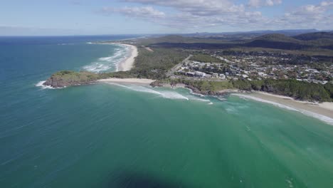 Paisaje-Idílico-De-La-Playa-De-Cabarita-En-Nueva-Gales-Del-Sur,-Australia---Toma-Aérea-De-Drones