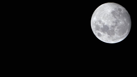 luna llena poniéndose lentamente, lapso de tiempo astro