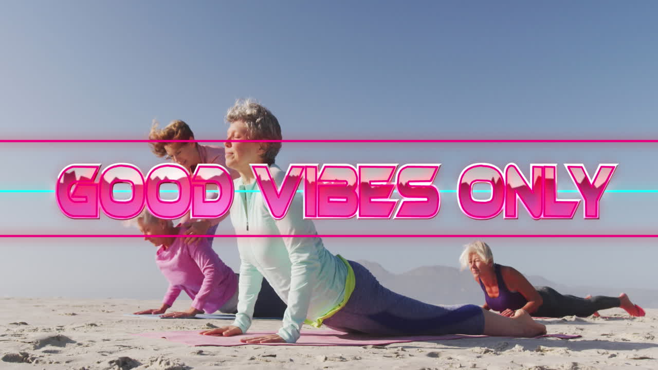 반이는 분홍색으로, 해변에서 요가를 하는 행복한 노인 여성들과 함께 텍스트의 좋은 진동의 애니메이션