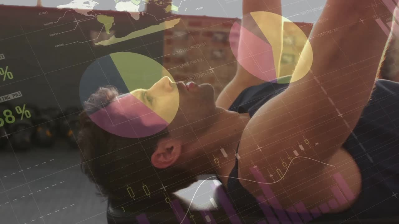 animación del procesamiento de datos sobre el deportista caucásico haciendo ejercicio