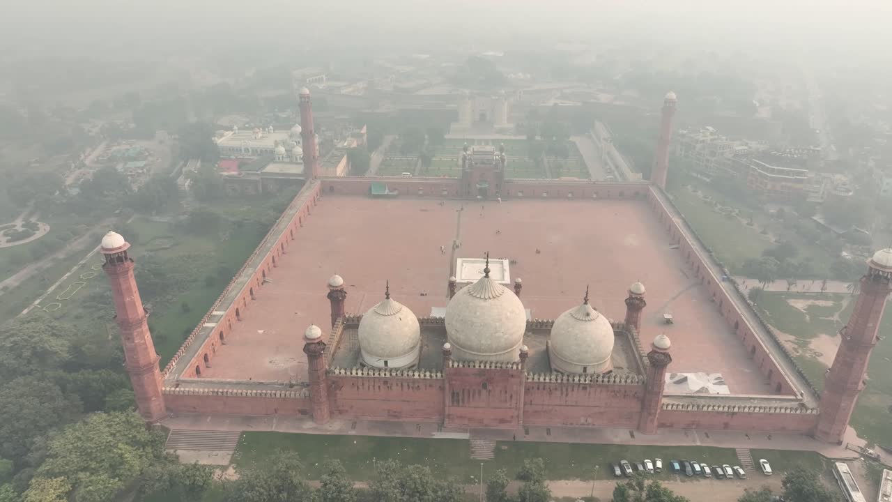 mezquita aérea de badshahi mezquita congregacional de la era mogol en lahore, punjab, pakistán