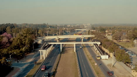 Viadukte-Für-Autos-Und-Fußgänger-In-Der-Stadt-Asunción-Paraguay