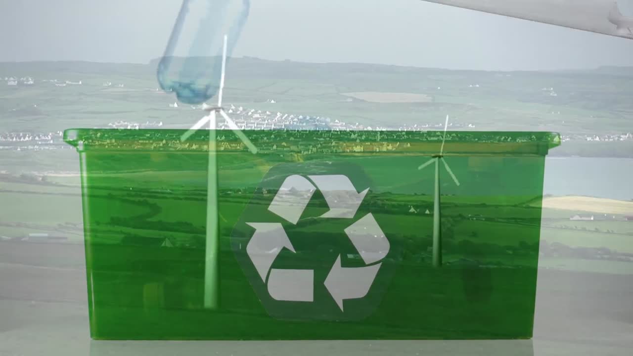 animación de un cartel de reciclaje verde sobre una caja con botellas de plástico y turbinas eólicas