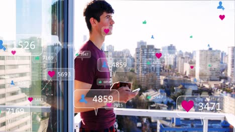 Animation-Von-Social-Media-Symbolen-Und-Zahlen-Auf-Bannern-über-Einem-Mann-Mit-Smartphone-Und-Stadtbild