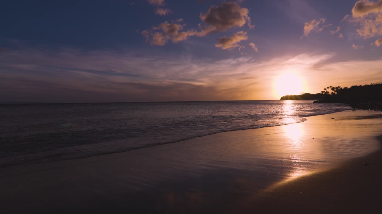 imagen perfecta puesta de sol en el oeste de maui, hawaii
