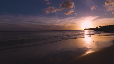 Picture-Perfect-Evening-Sunset-In-West-Maui,-Hawaii