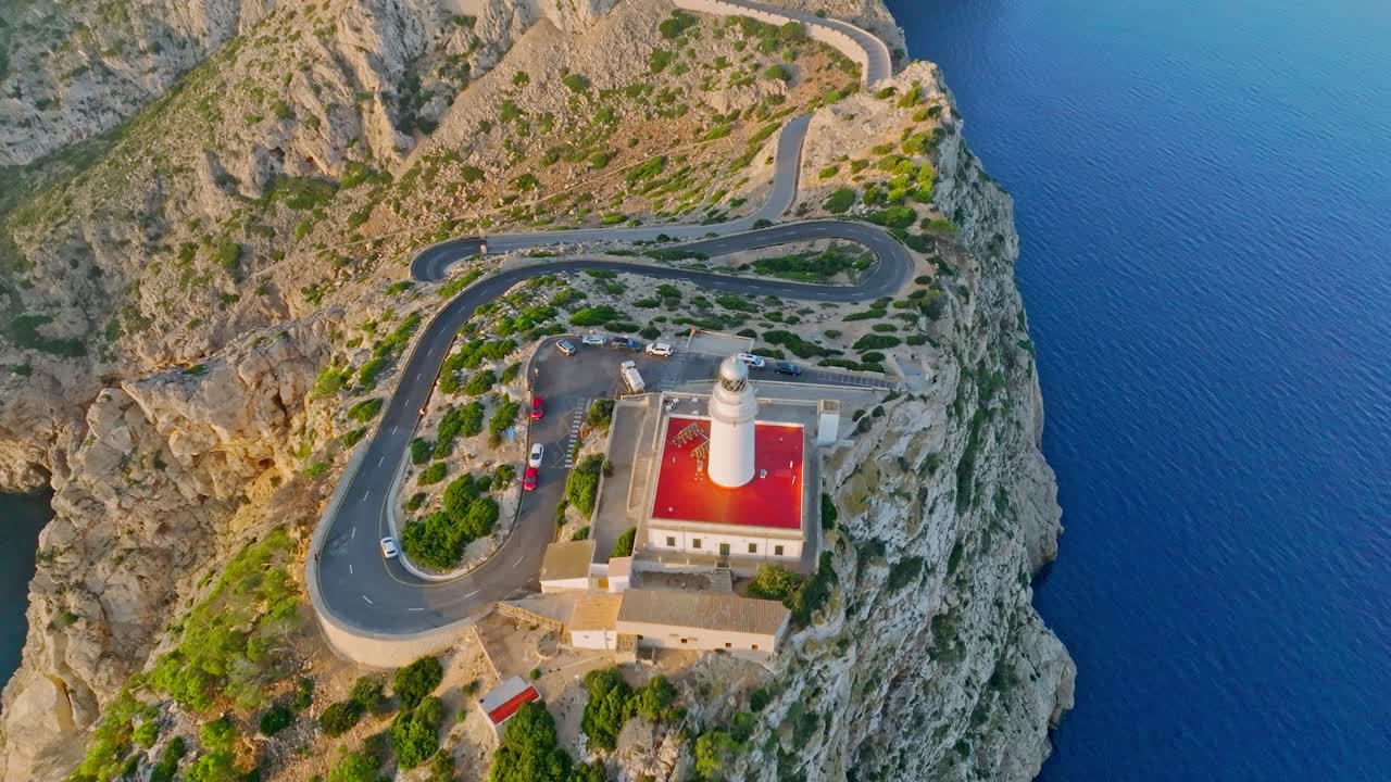 드론  다운 트 업 포르멘토르 등대, 세라 드 트라문타나 마요르카 스페인