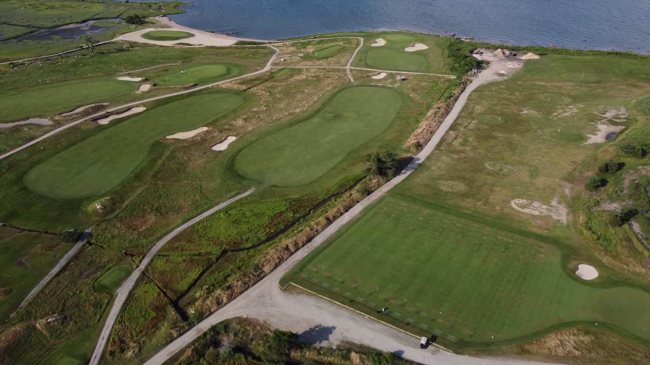 매사추세츠의 골프장 위를 날다