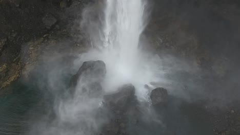 Luftdrohnenaufnahme-In-Zeitlupe-Des-Wasserfalls-Háifoss-122-Meter