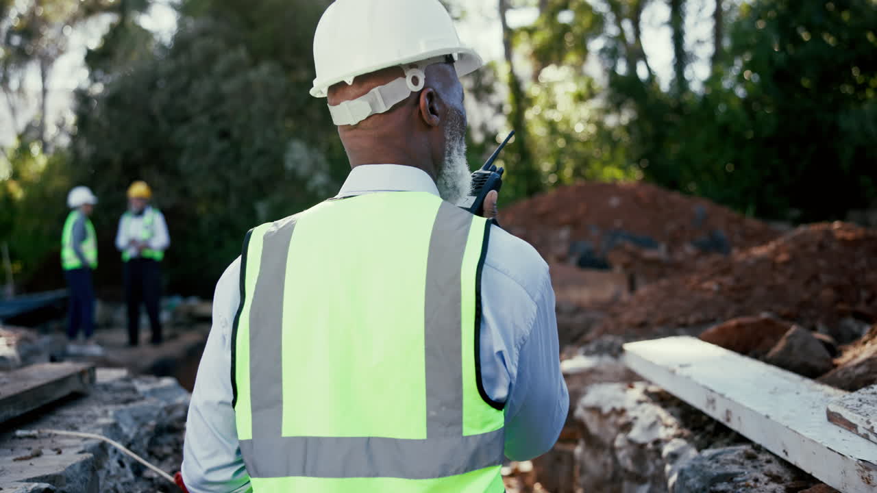 trabajadores de la construcción en un sitio de construcción