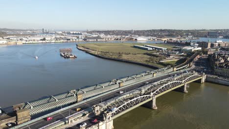 Rochester-Brücke-über-Den-Fluss-Medway-Kent-Drohnenaufnahmen