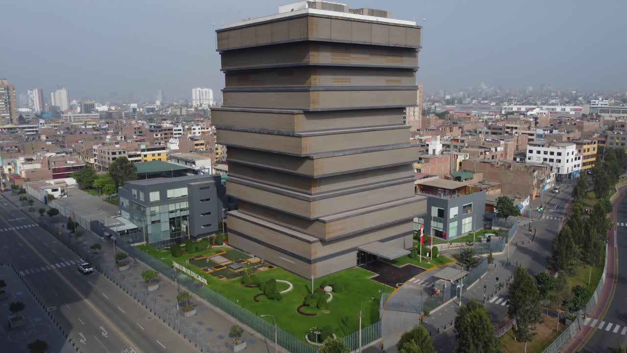 video del edificio del ministerio de educacion